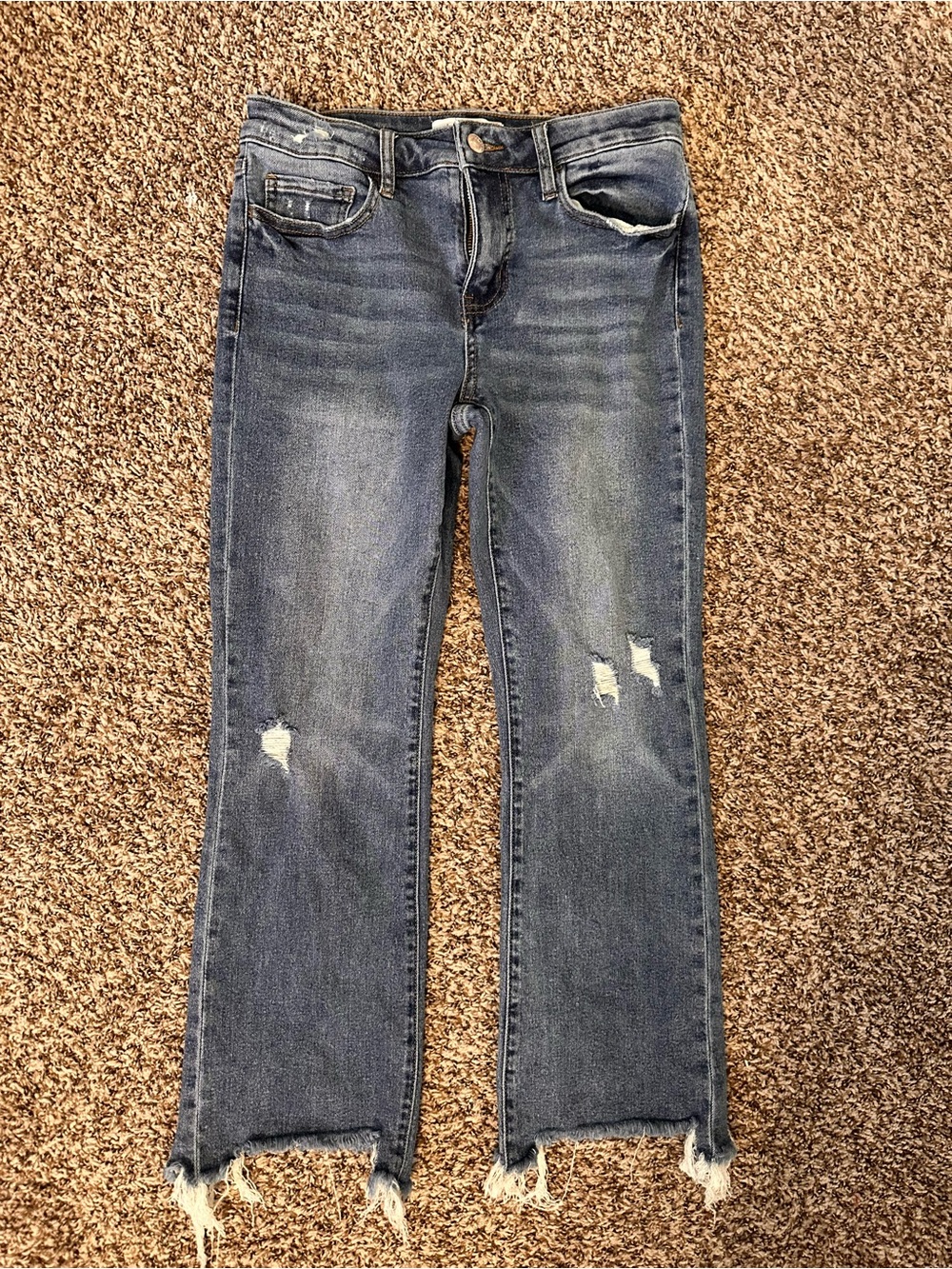 Frayed Hem Wide-Leg Jeans in Medium Blue